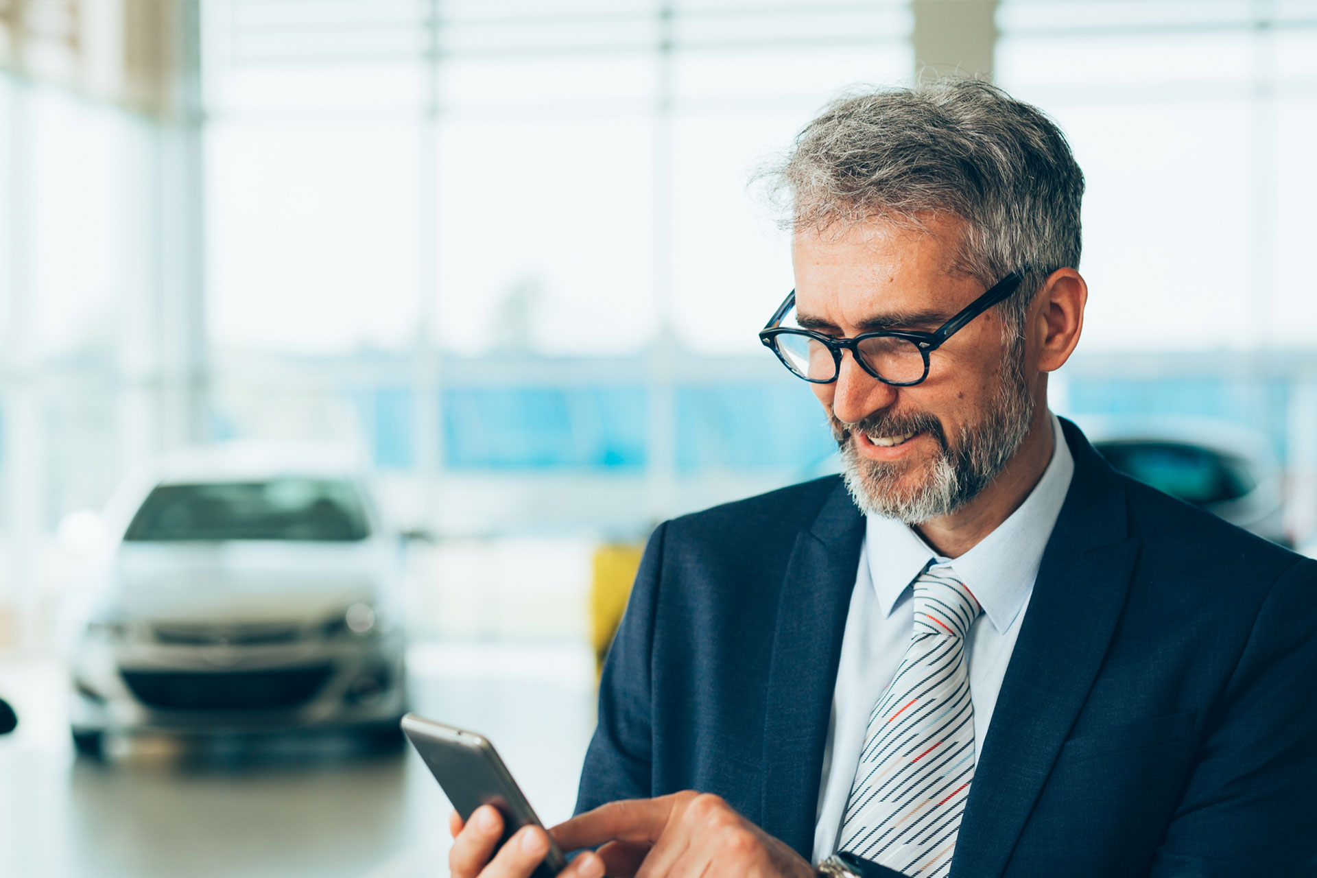Dealer Using Phone Article Hero Background